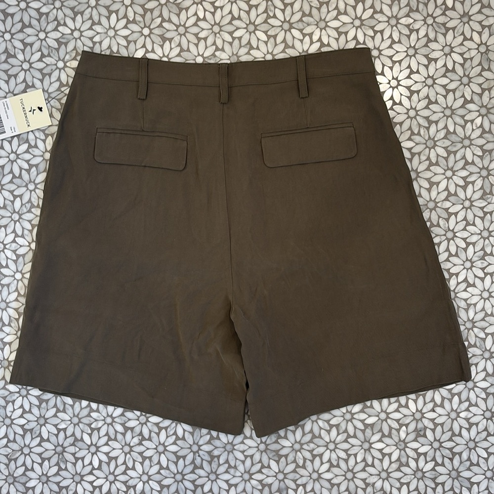 Women's Tuckernuck Pleated Felix‎ Shorts in Olive, Size 6 - Picture 2 of 8
